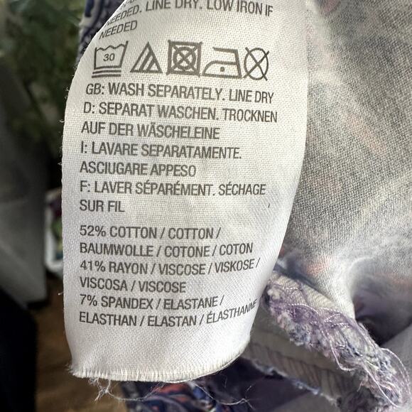 Isaac Mizrahi Sz 16 24/7 Stretch Pink & Blue Paisley Cropped Pants QVC Casual - Picture 6 of 6